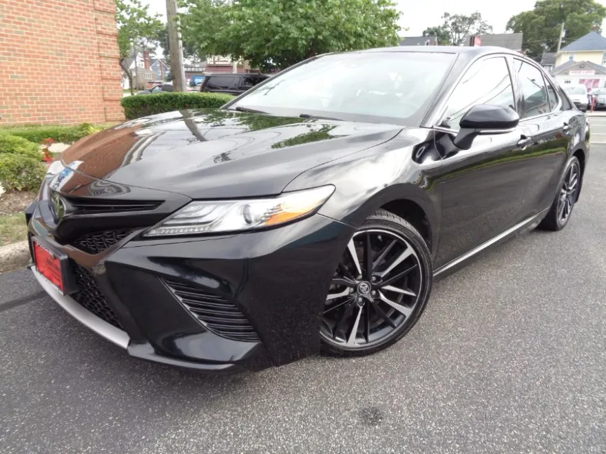 2019 Toyota Camry XSE photo 1