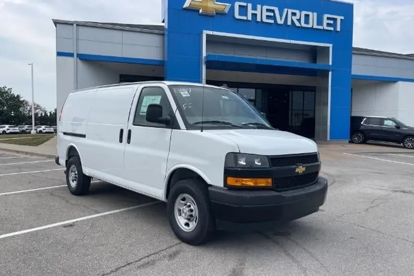 2025 Chevrolet Express Cargo 2500 Base photo 1