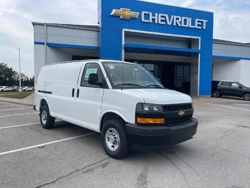 2025 Chevrolet Express Cargo 2500 Base photo 1