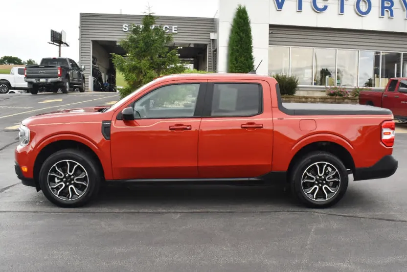 2024 Ford Maverick Lariat photo 1