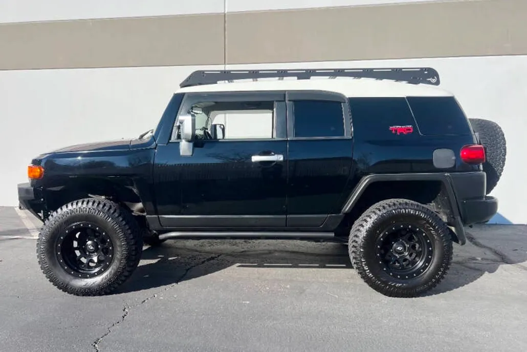 2012 Toyota FJ Cruiser Base photo 1