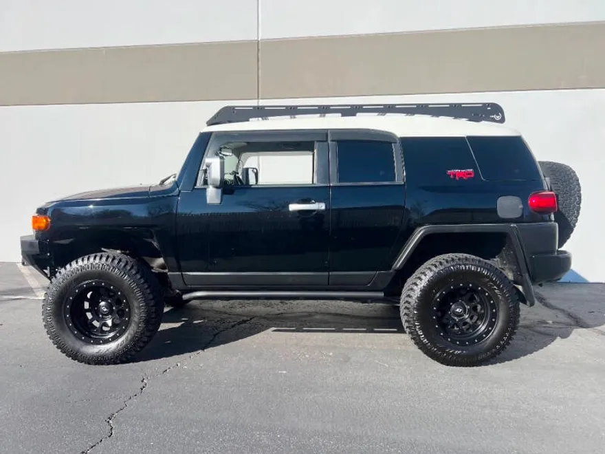 2012 Toyota FJ Cruiser Base photo 1