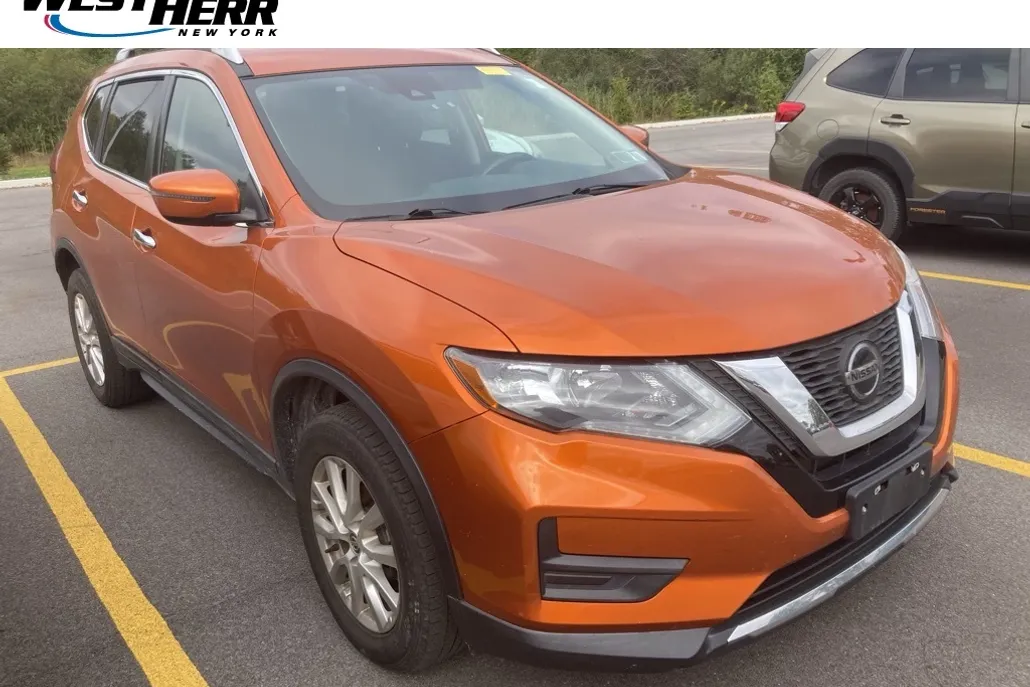 2019 Nissan Rogue SV photo 1