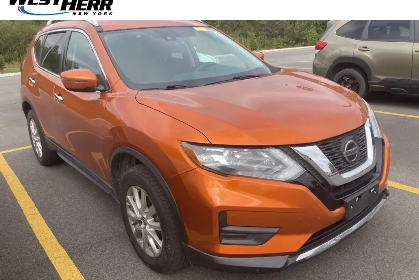 2019 Nissan Rogue SV photo 1