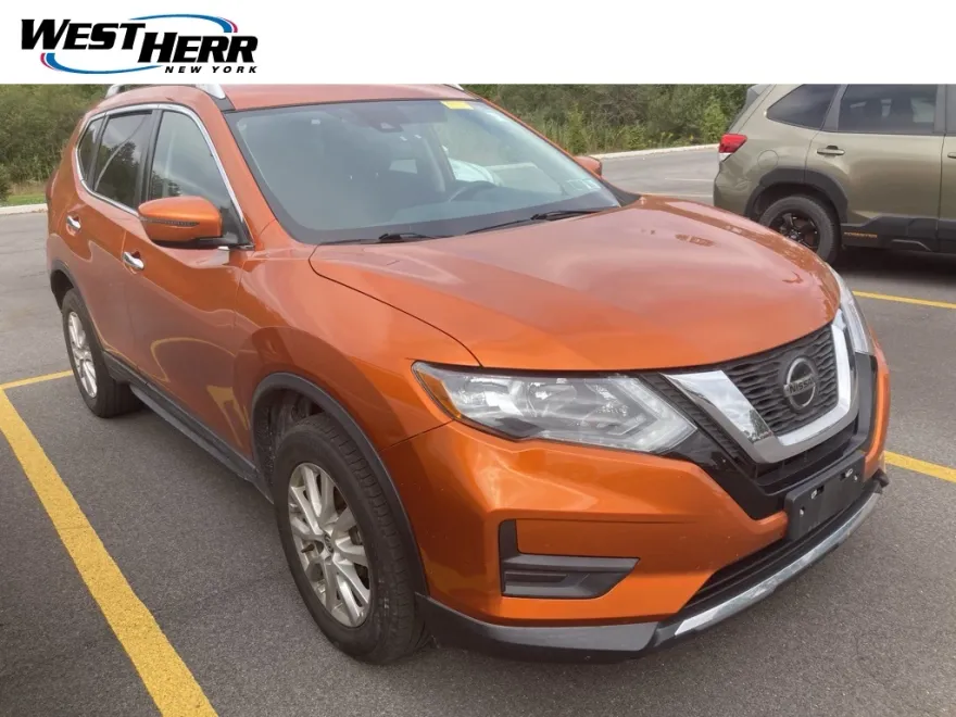 2019 Nissan Rogue SV photo 1