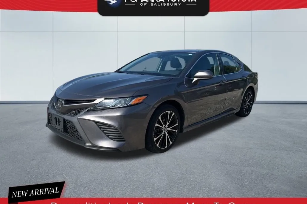 2020 Toyota Camry SE photo 1