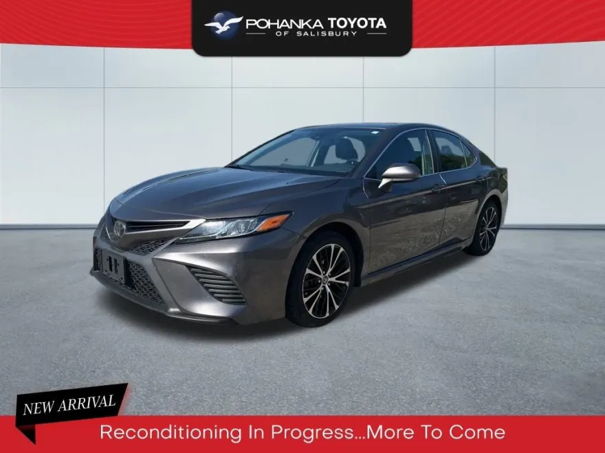 2020 Toyota Camry SE photo 1