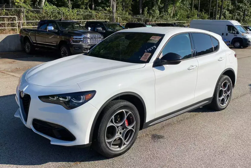 2024 Alfa Romeo Stelvio Sprint photo 1