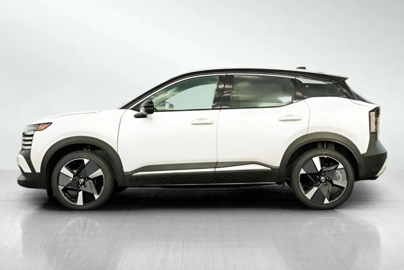 2025 Nissan Kicks SR photo 1