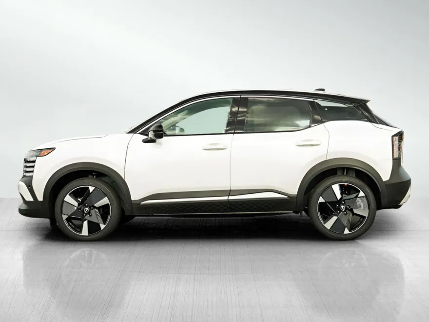 2025 Nissan Kicks SR photo 1