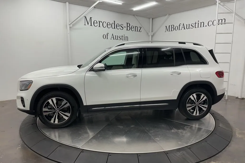 2026 Mercedes Benz GLB 250 4MATIC photo 1