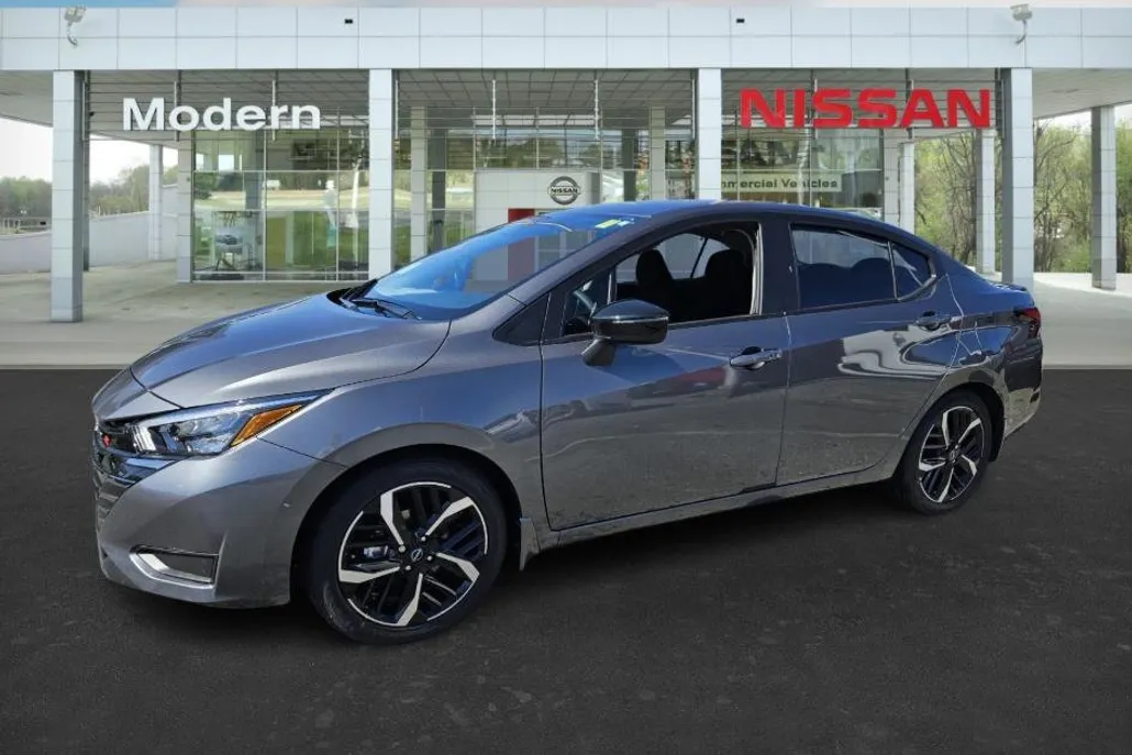 2025 Nissan Versa SR photo 1