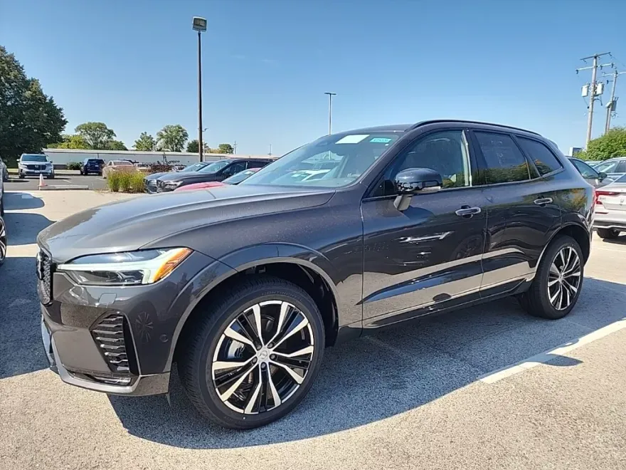 2025 Volvo XC60 B5 Plus photo 1