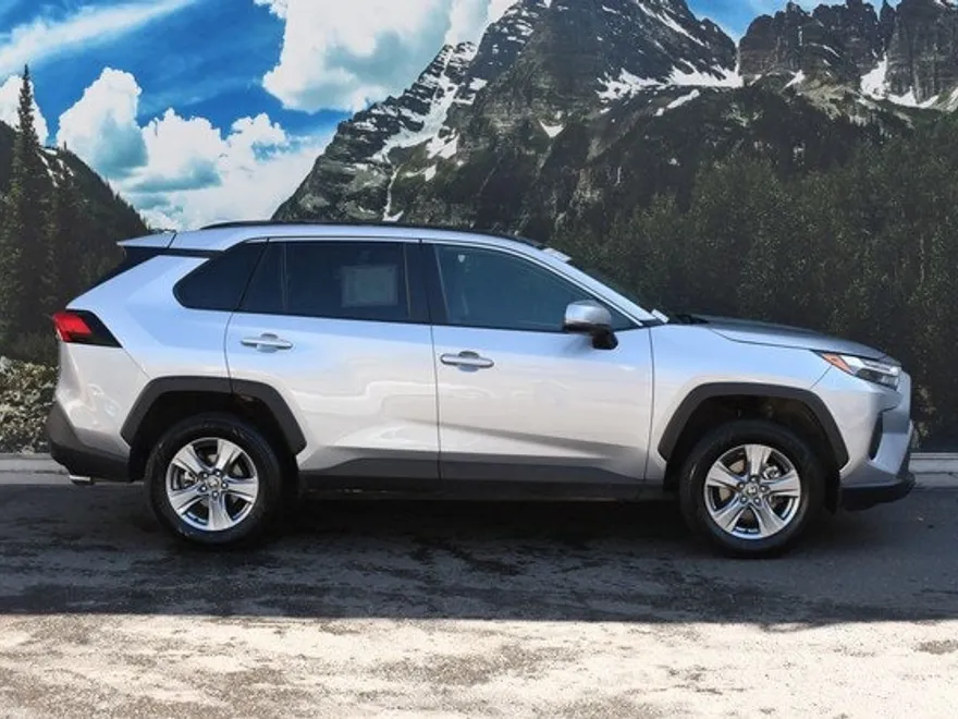 2024 Toyota RAV4 XLE photo 1