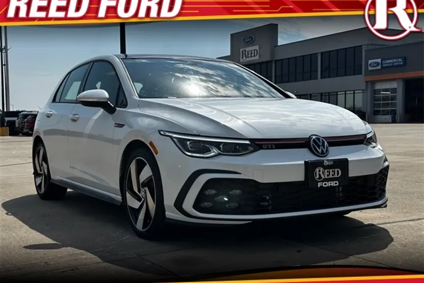 2023 Volkswagen Golf GTI SE photo 1