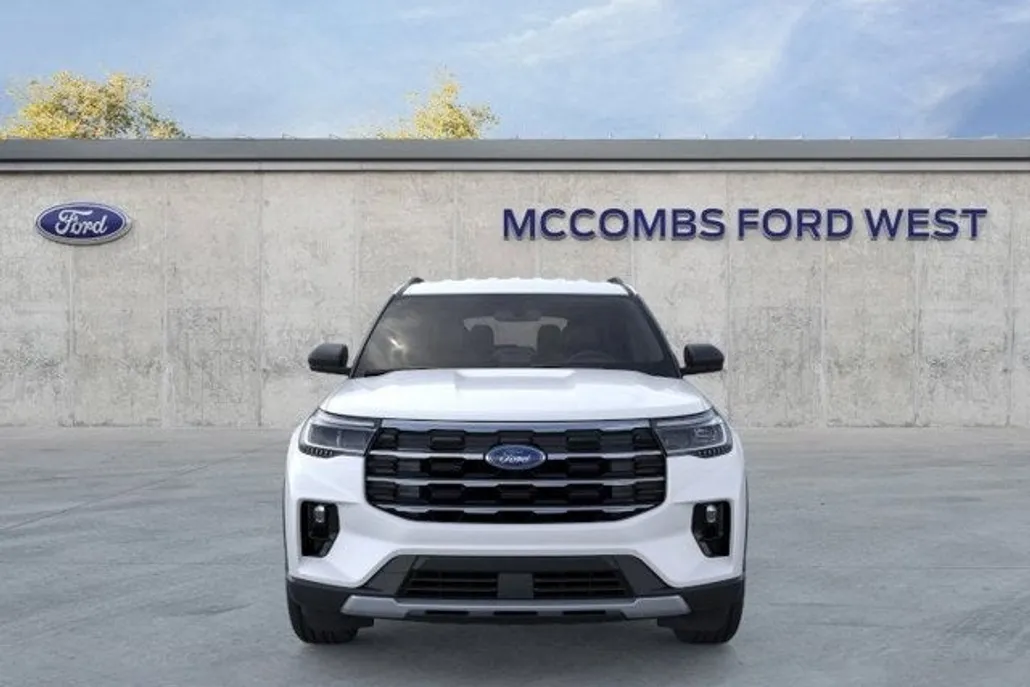 2025 Ford Explorer photo 1