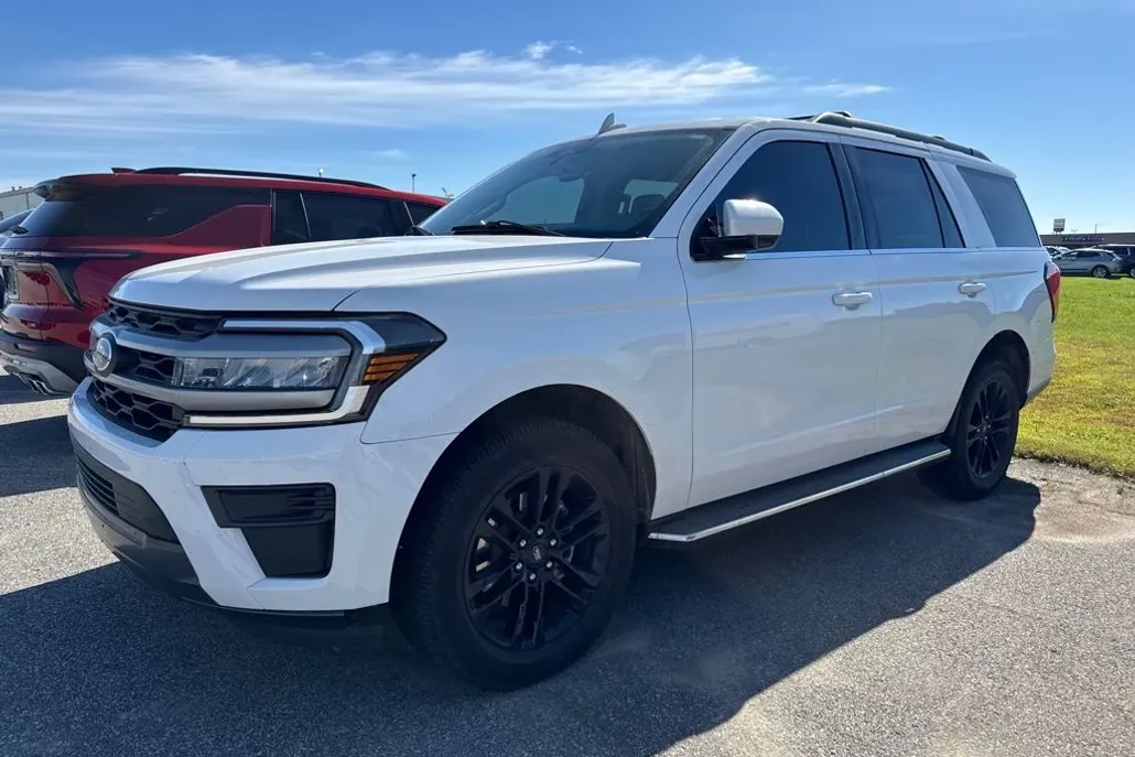 2022 Ford Expedition XLT photo 1
