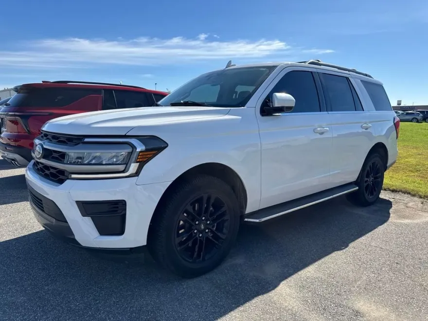 2022 Ford Expedition XLT photo 1