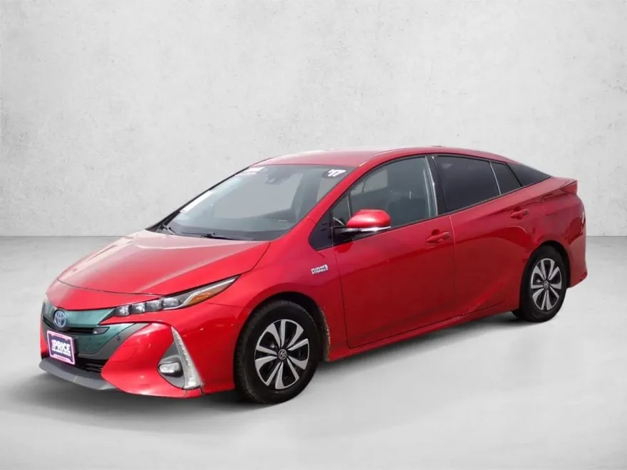 2017 Toyota Prius Prime Advanced photo 1