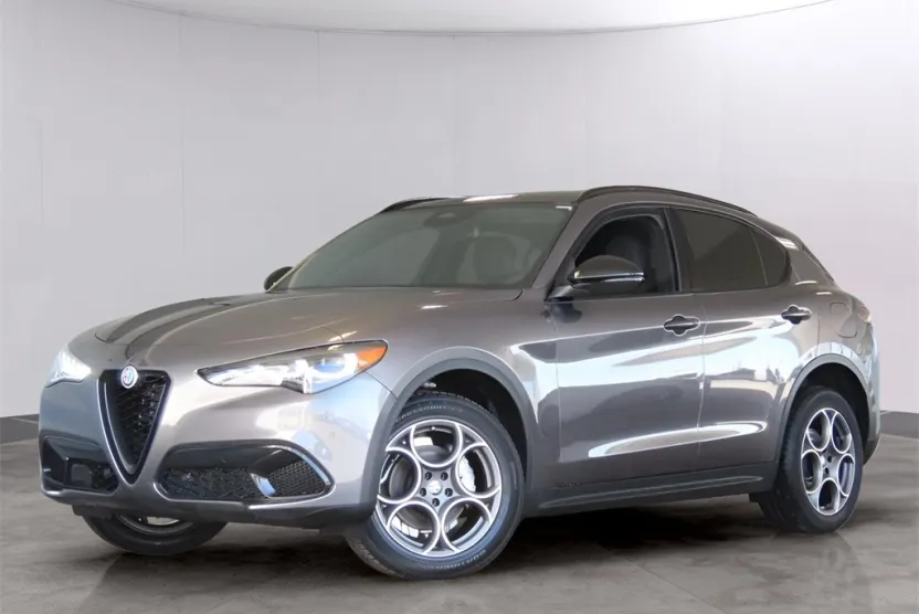 2025 Alfa Romeo Stelvio Sprint Base photo 1