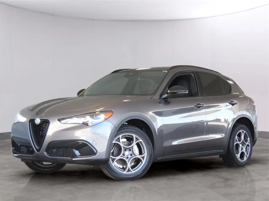 2025 Alfa Romeo Stelvio Sprint Base photo 1