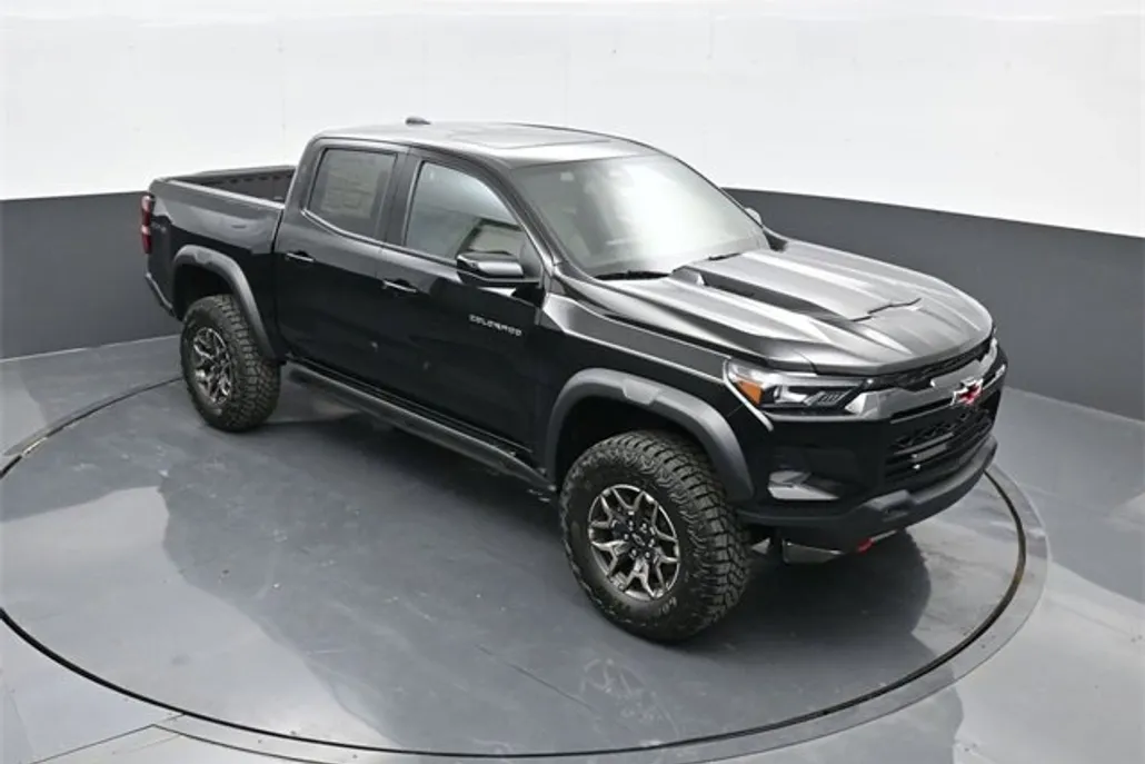 2025 Chevrolet Colorado ZR2 photo 1