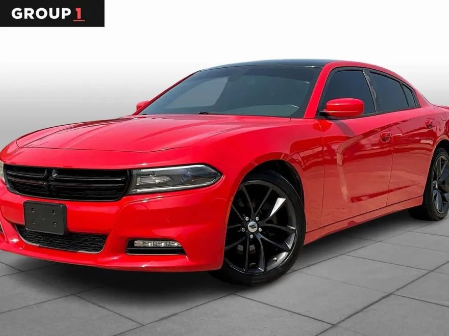 2017 Dodge Charger R/T photo 1