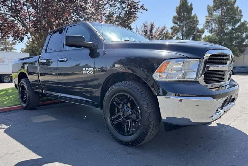 2017 Ram 1500 SLT photo 1