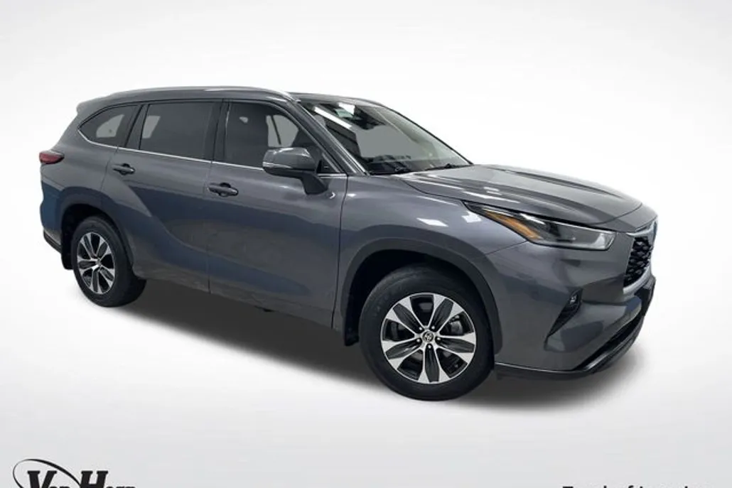 2021 Toyota Highlander XLE photo 1