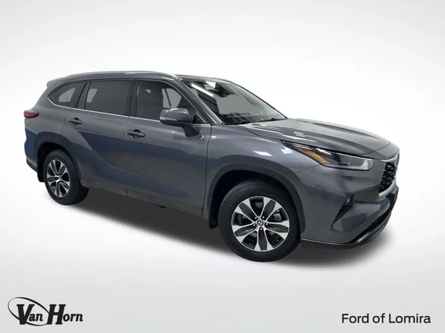 2021 Toyota Highlander XLE photo 1