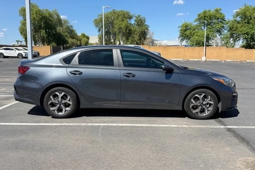 2021 Kia Forte LXS photo 1
