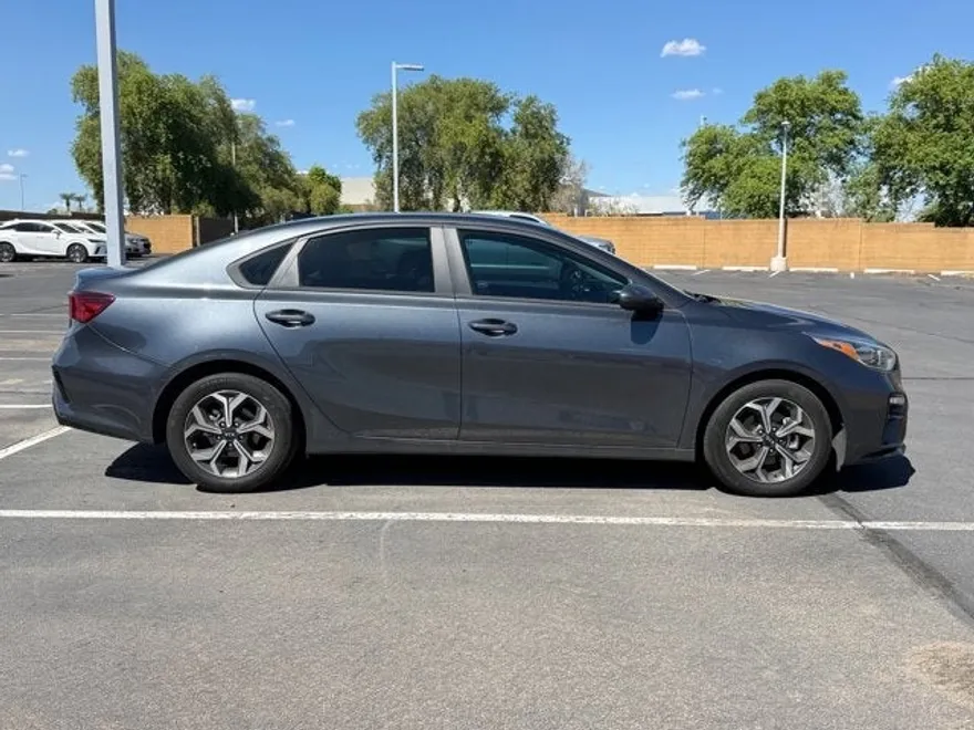 2021 Kia Forte LXS photo 1