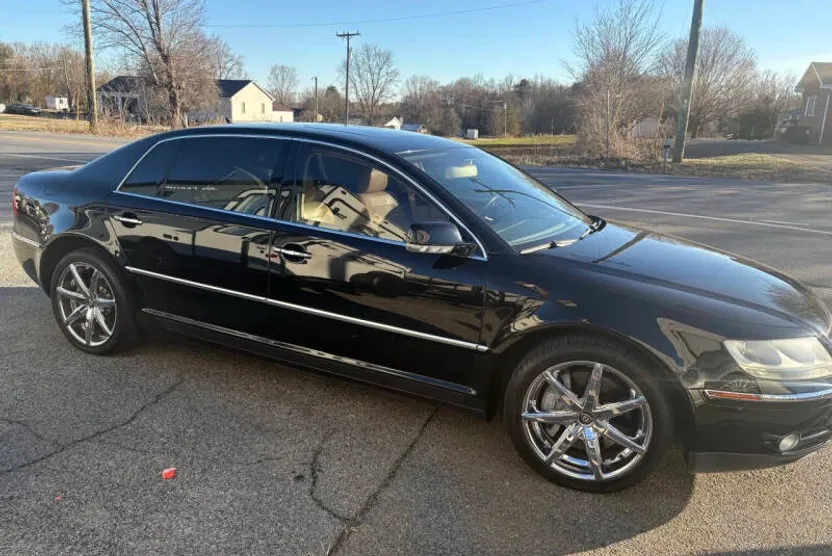 2004 Volkswagen Phaeton photo 1