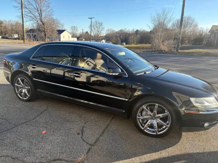 2004 Volkswagen Phaeton photo 1
