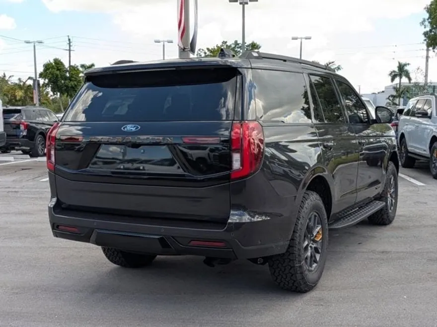 2025 Ford Expedition photo 1
