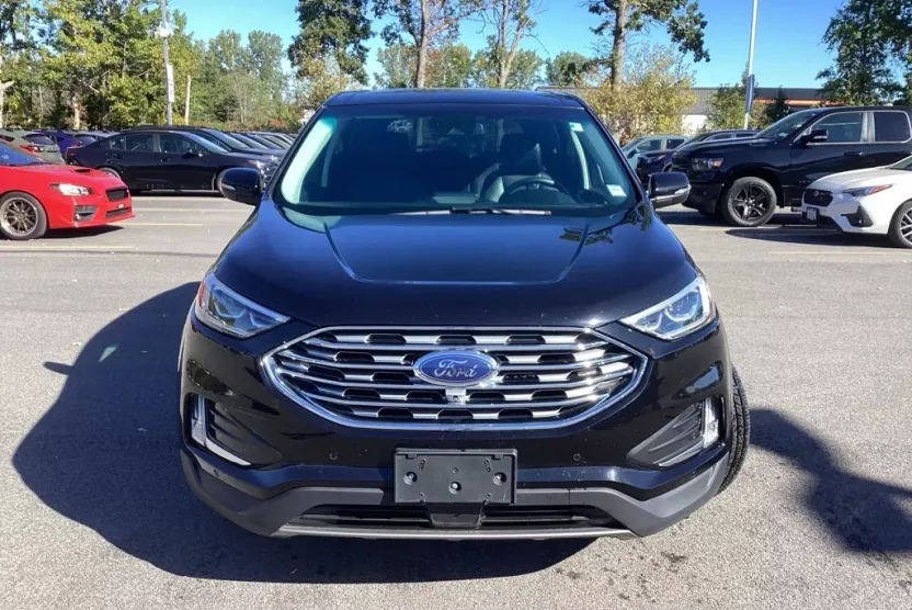 2022 Ford Edge Titanium photo 1