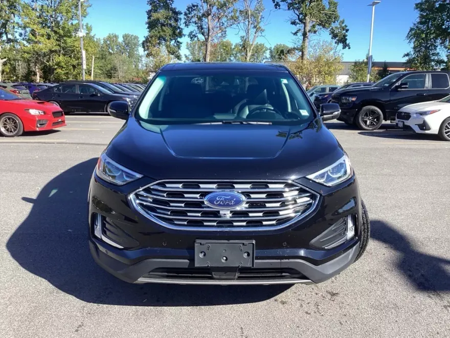 2022 Ford Edge Titanium photo 1