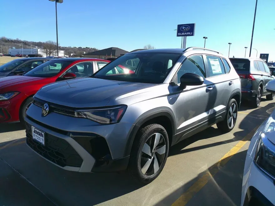 2025 Volkswagen Taos S photo 1