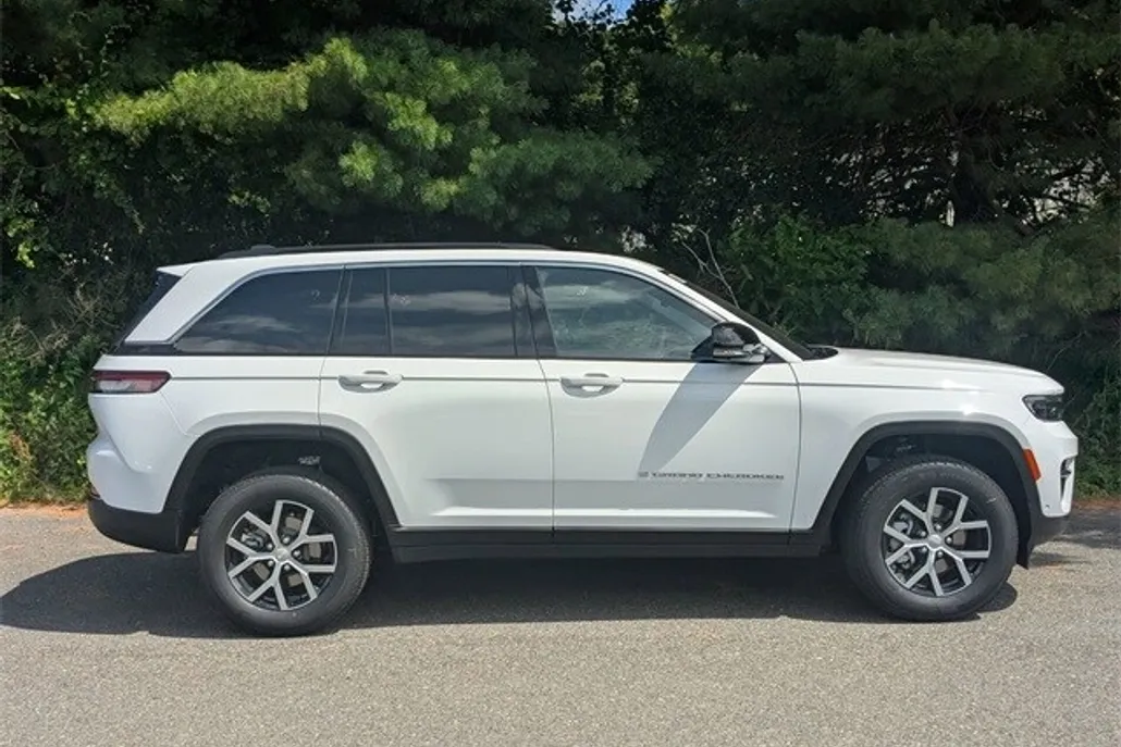 2025 Jeep Grand Cherokee Limited photo 1