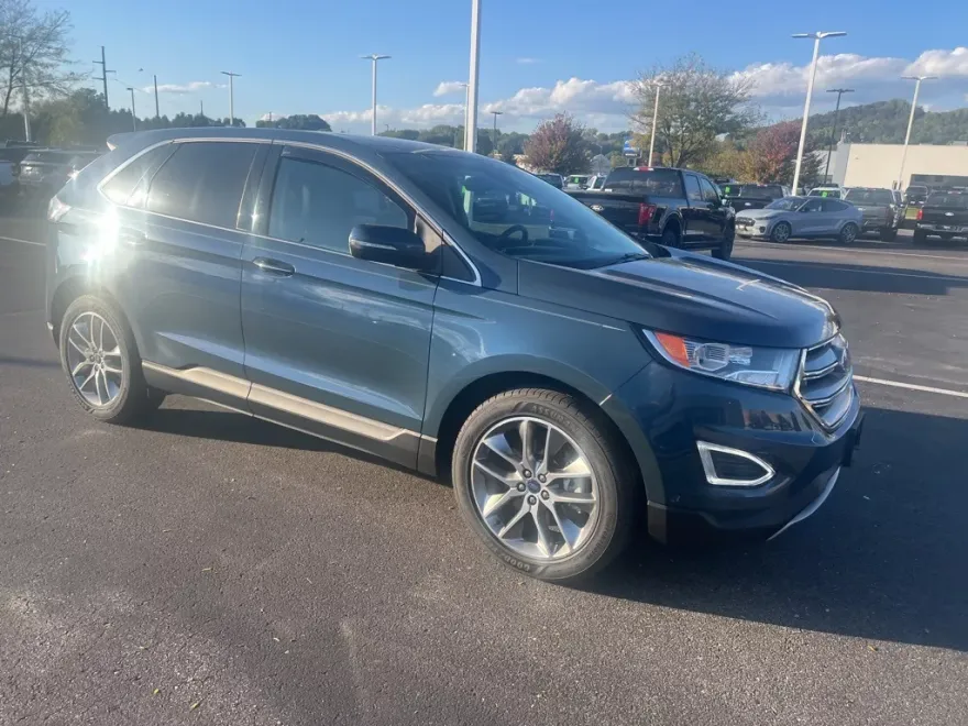 2016 Ford Edge Titanium photo 1