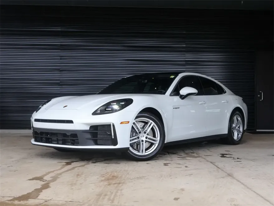 2025 Porsche Panamera E-Hybrid 4 photo 1