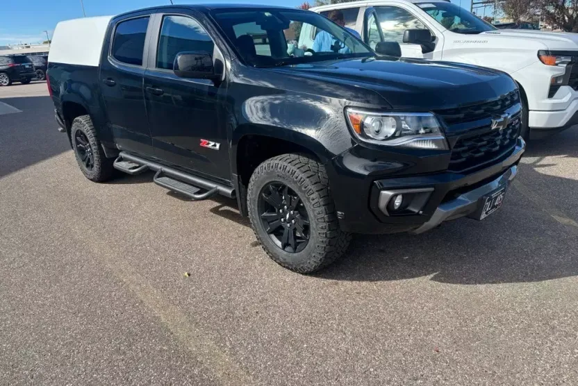 2022 Chevrolet Colorado Z71 photo 1