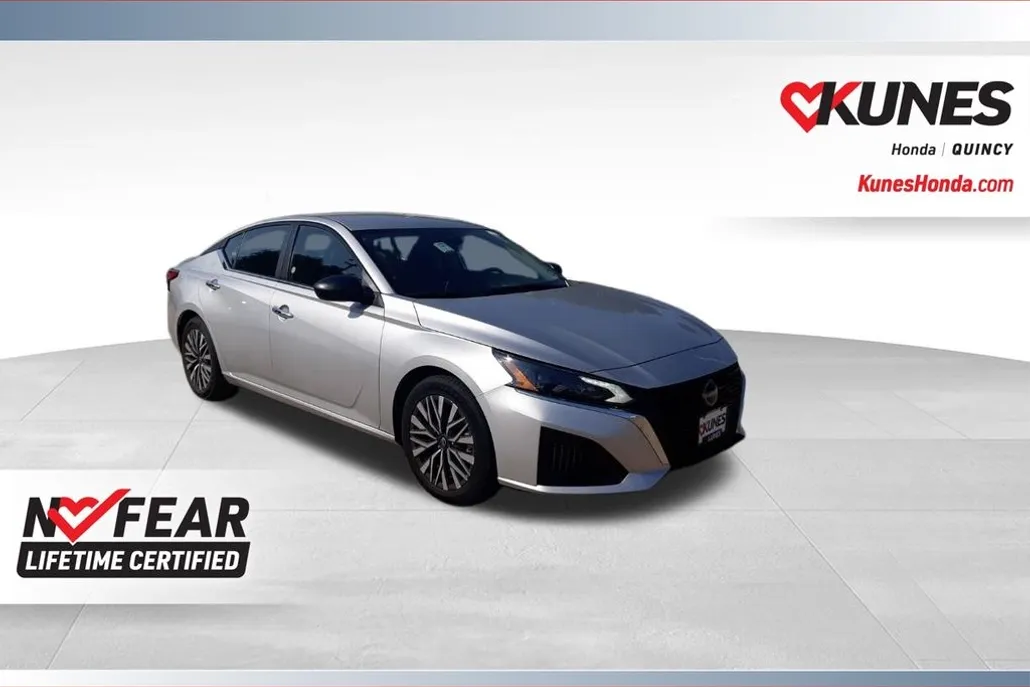 2024 Nissan Altima 2.5 SV photo 1