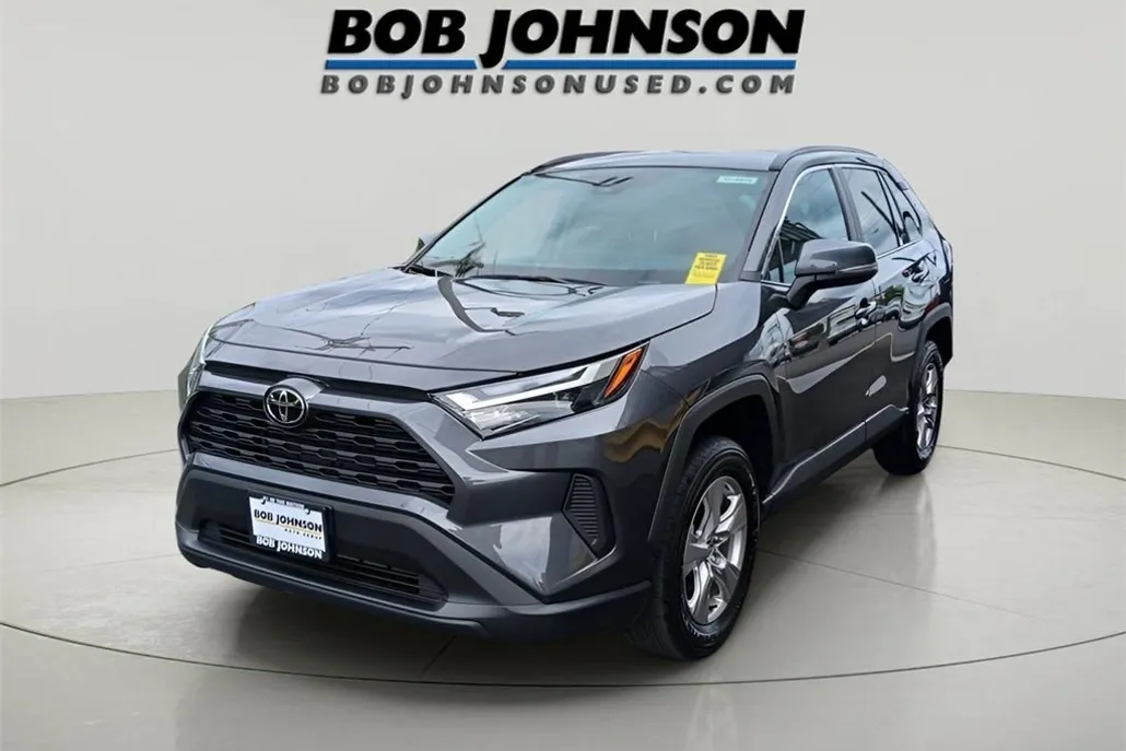 2025 Toyota RAV4 XLE photo 1