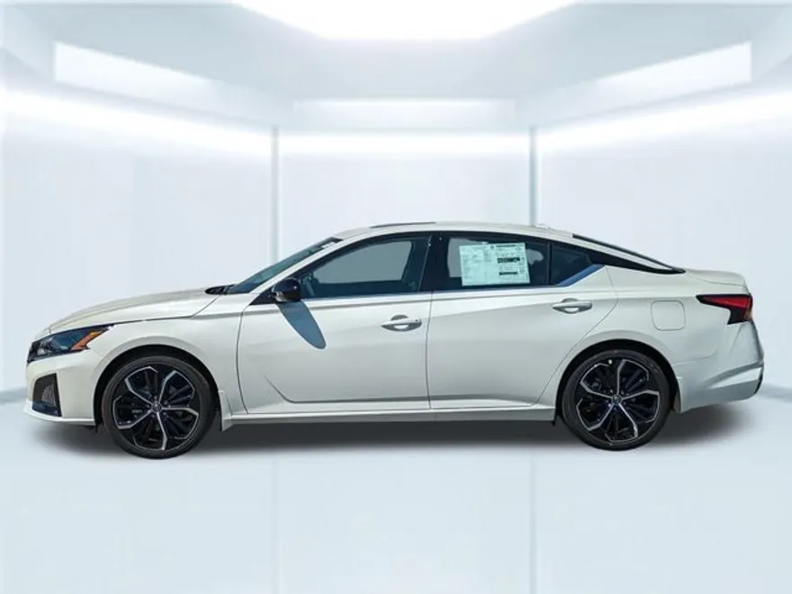 2025 Nissan Altima 2.5 SR photo 1