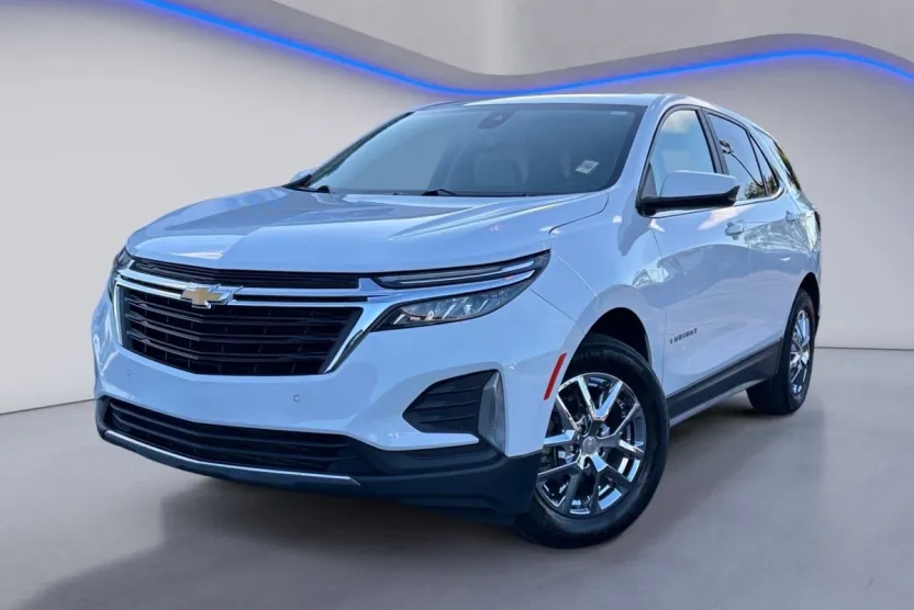 2023 Chevrolet Equinox LT photo 1