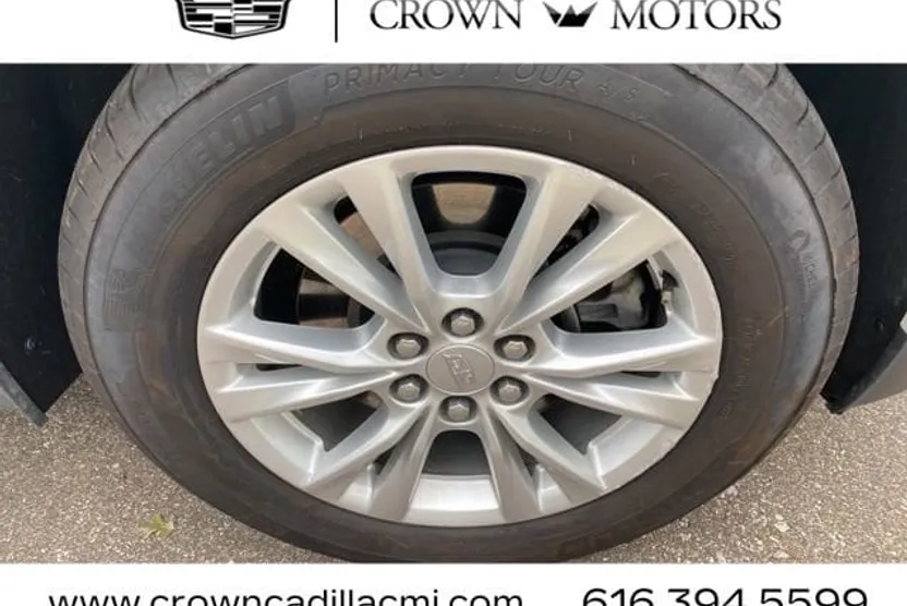 2022 Cadillac XT5 Luxury photo 1