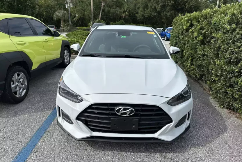 2020 Hyundai Veloster 2.0L Premium photo 1