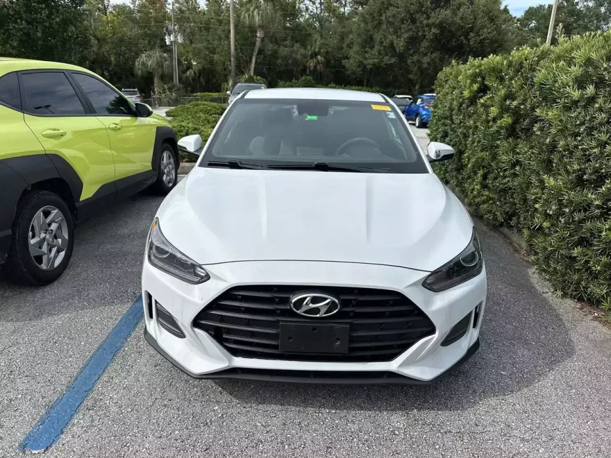 2020 Hyundai Veloster 2.0L Premium photo 1