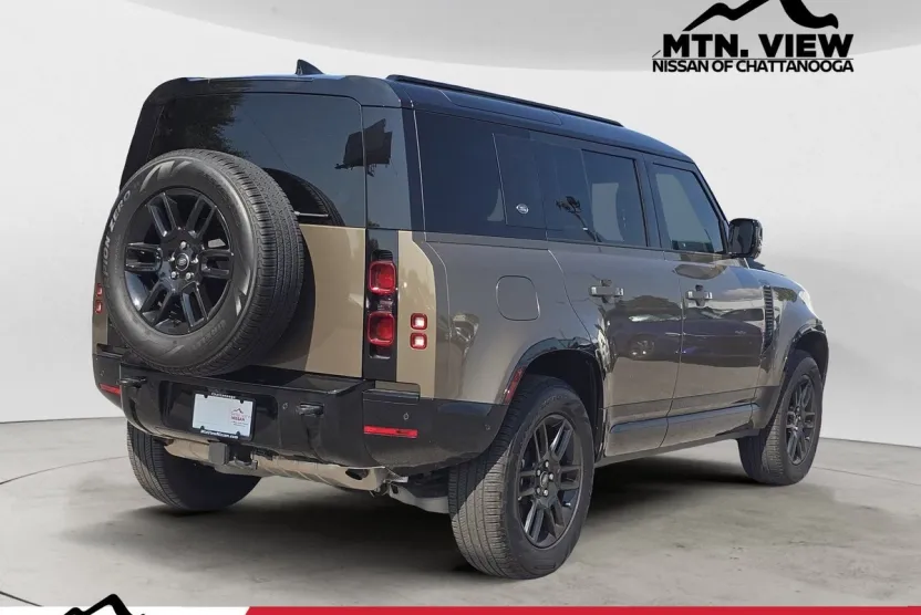2024 Land Rover Defender X-Dynamic SE photo 1